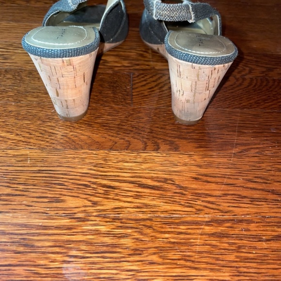 Tahari Peep Toe Cork Wedge Sling-backs. Size 9.5 M but runs small! - Picture 4 of 5